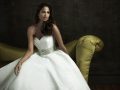 Inchiriem rochii de mireasa Allure Bridals