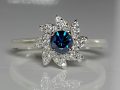 Inel din aur cu diamant albastru si diamante 122109DBDI