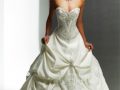Salonul La Novia va ofera rochii de mireasa si de ocazie