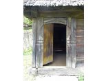 Intrarea n biserica dinspre miazazi printre doi ustiori, 2007 - Biserica de lemn din Valari #6