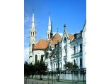 Vedere dinspre sud. Apare si casa parohiala - Biserica Romano-Catolica din Elisabetin, Timisoara #4