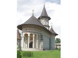 Biserica privit din fata - Manastirea Camarzani #6